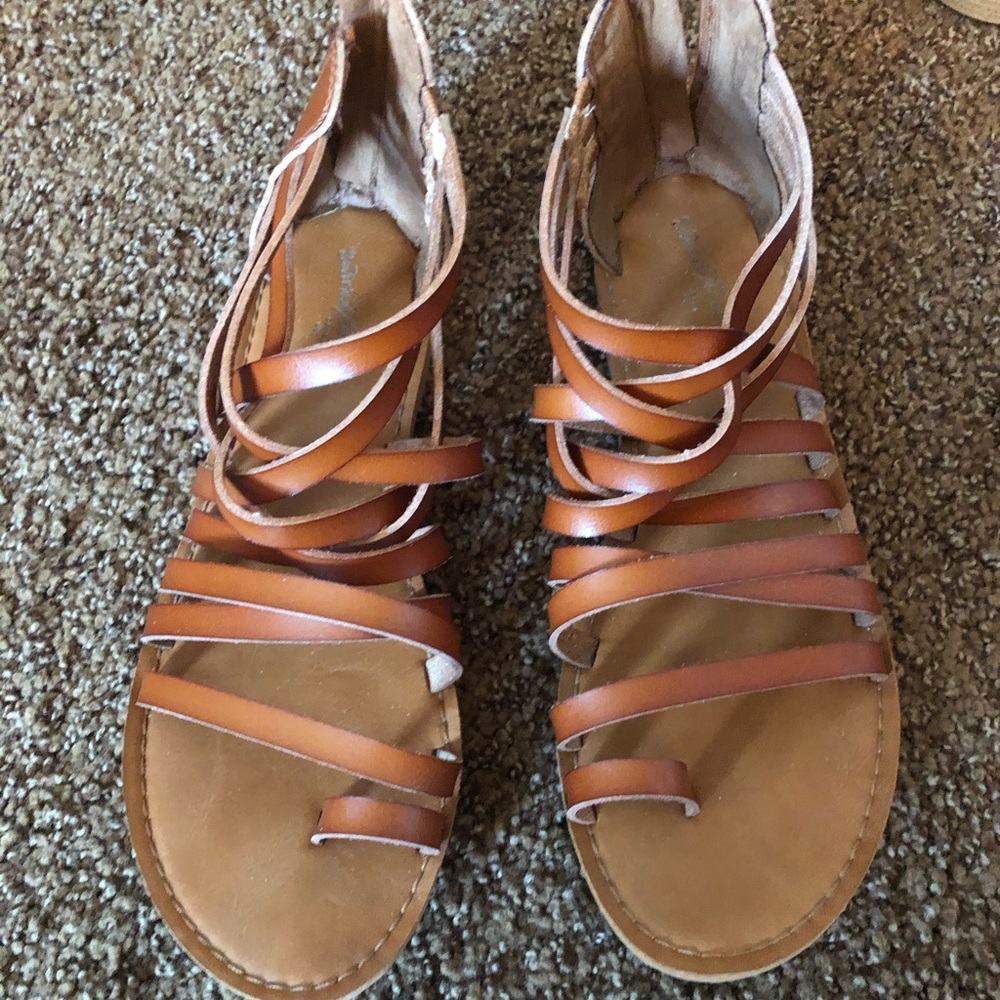 Universal thread sandals